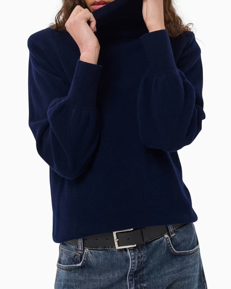 My Essential Wardrobe Jola Rollneck Pullover in Blue rollneck detail