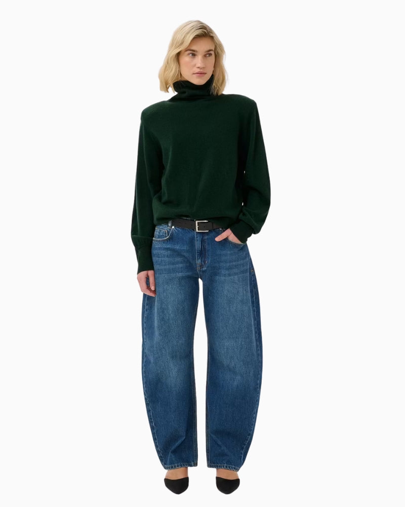 My Essential Wardrobe Jola Rollneck Pullover in Green front view