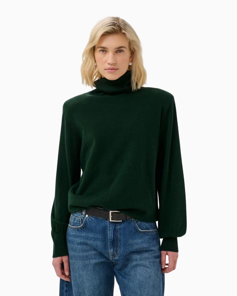 My Essential Wardrobe Jola Rollneck Pullover in Green front view