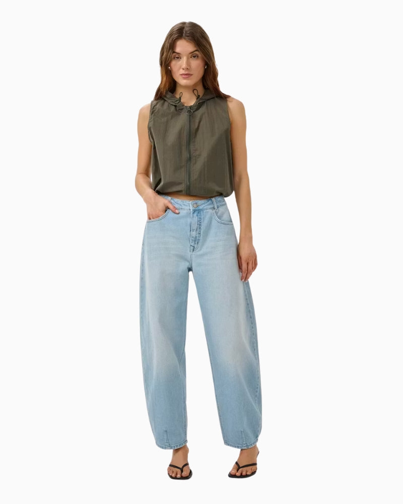 My Essential Wardrobe MWLucy Barrel Jeans light denim front view