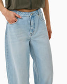 My Essential Wardrobe MWLucy Barrel Jeans light denim pocket detail