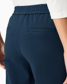 Olsen casual cropped trousers navy close-up of waistband detail – Áines Boutique