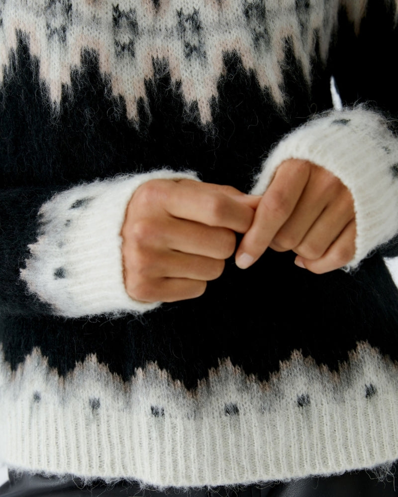 Close-up of ribbed neckline and cosy alpaca blend fabric
