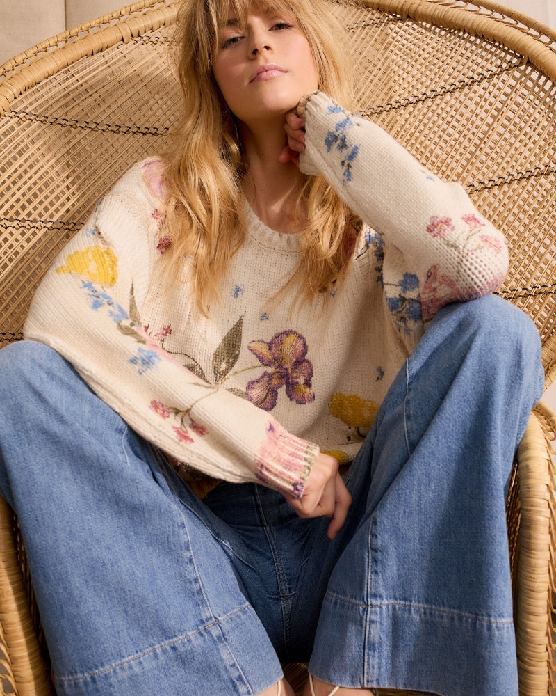 Woman wearing Oui wide-leg blue jeans, full outfit model view – Áines Boutique