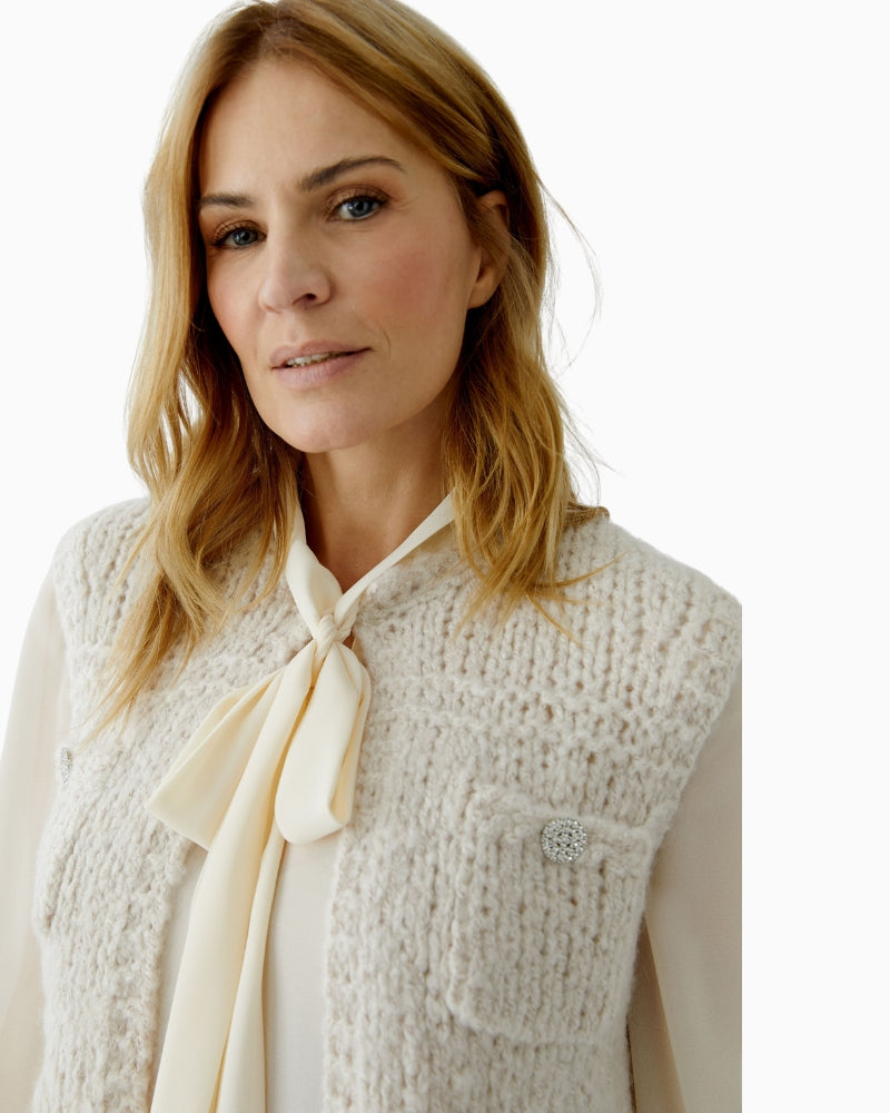 Close-up of sparkly rhinestone button detail on Oui Strickweste