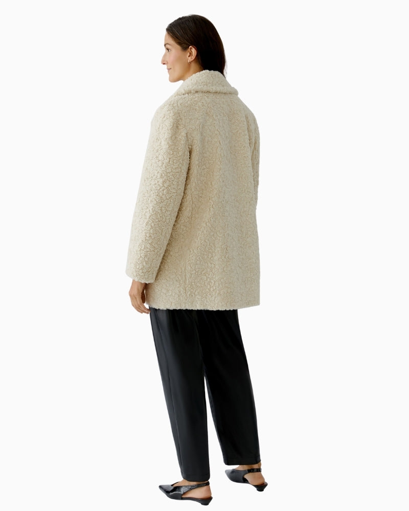 Back view of Oui coat with classic silhouette