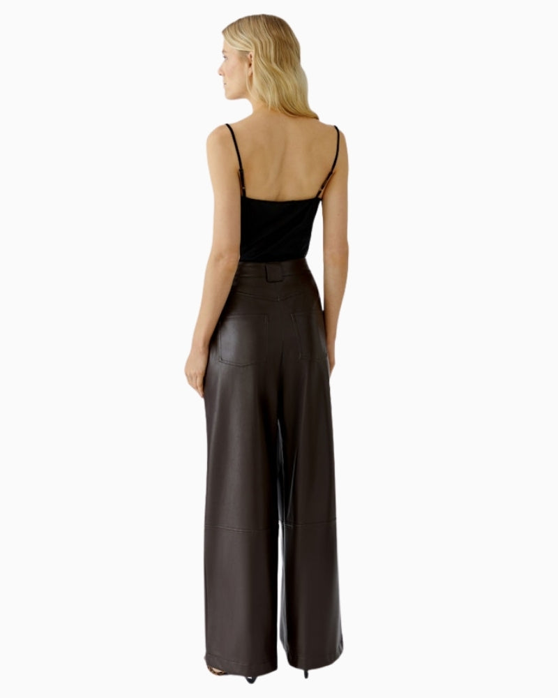Back view of Oui trousers with yoke and patch pocket stitching