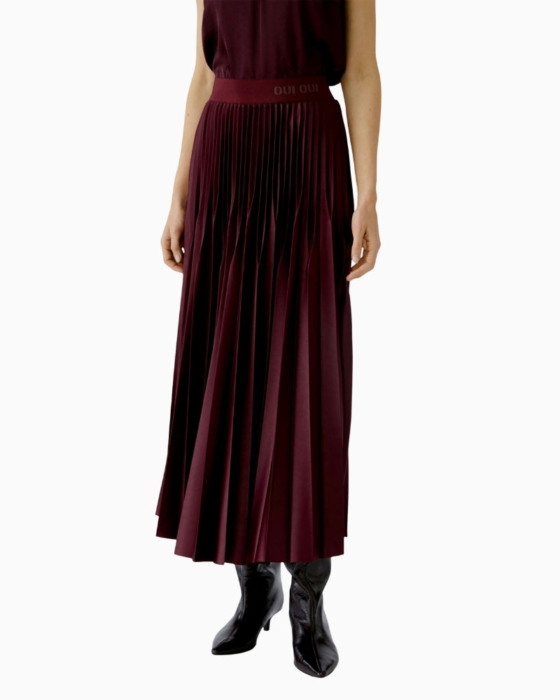 Oui pleated maxi skirt in glossy bramble berry with elastic waistband