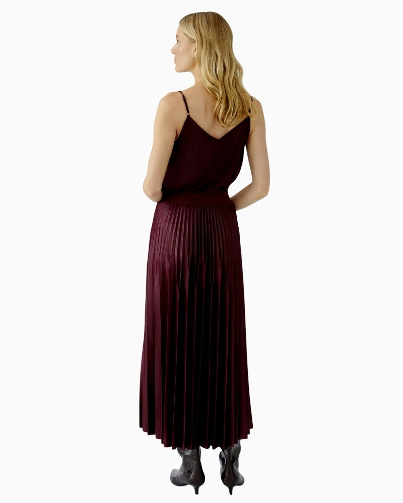 Back view of Oui pleated maxi skirt with coated polyester finish