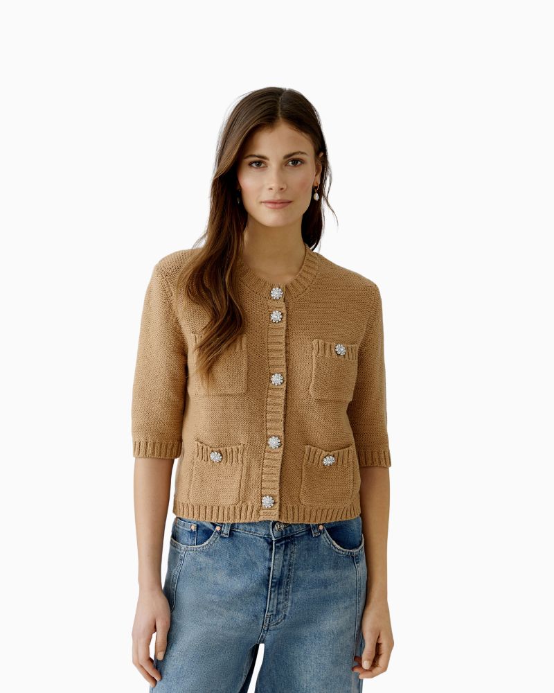 Cropped textured knit cardigan with round neck and decorative buttons