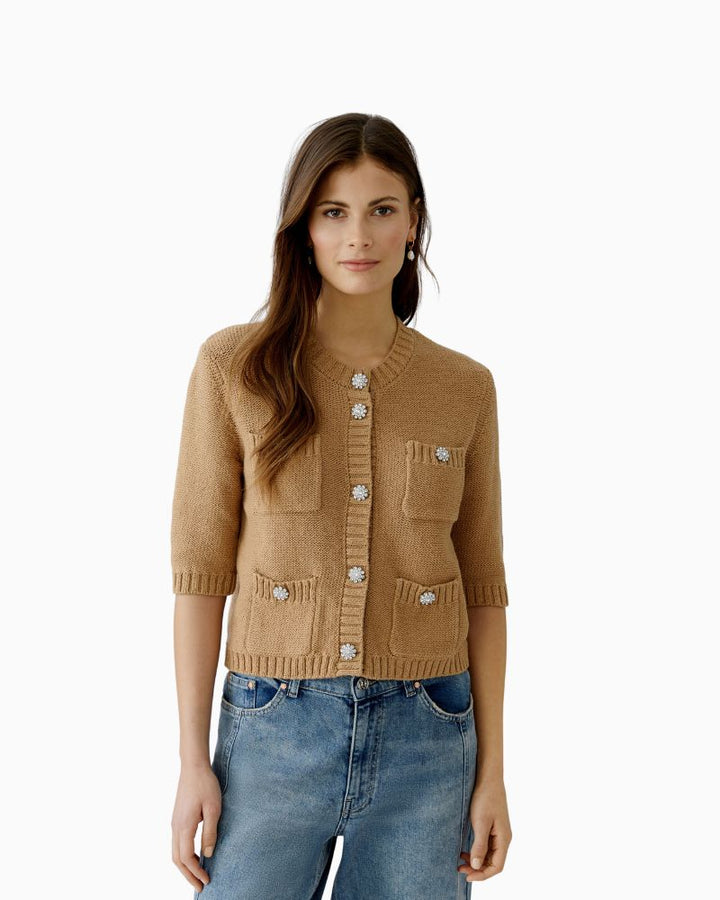 Cropped textured knit cardigan with round neck and decorative buttons