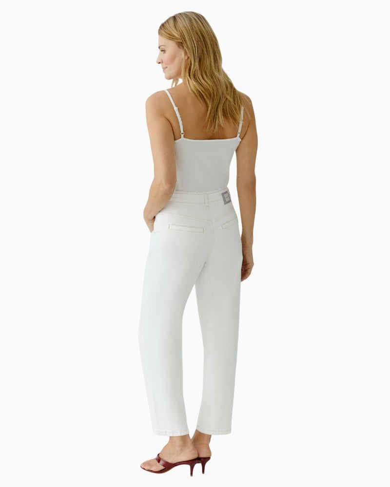 Woman wearing Oui The Relaxed white jeans, back view – Áines Boutique