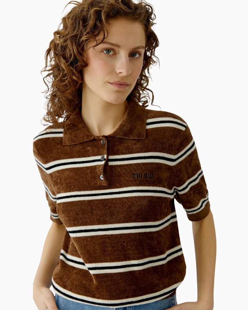 Close-up of Oui velour-look polo pullover brown and white collar and stripe detail – Áines Boutique