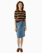 Woman wearing Oui velour-look polo pullover brown and white – Áines Boutique