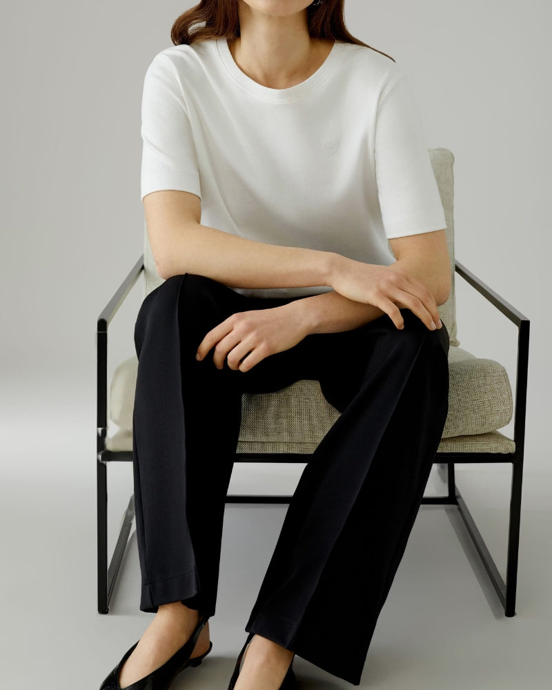 Oui LACY Pants in black fabric texture detail