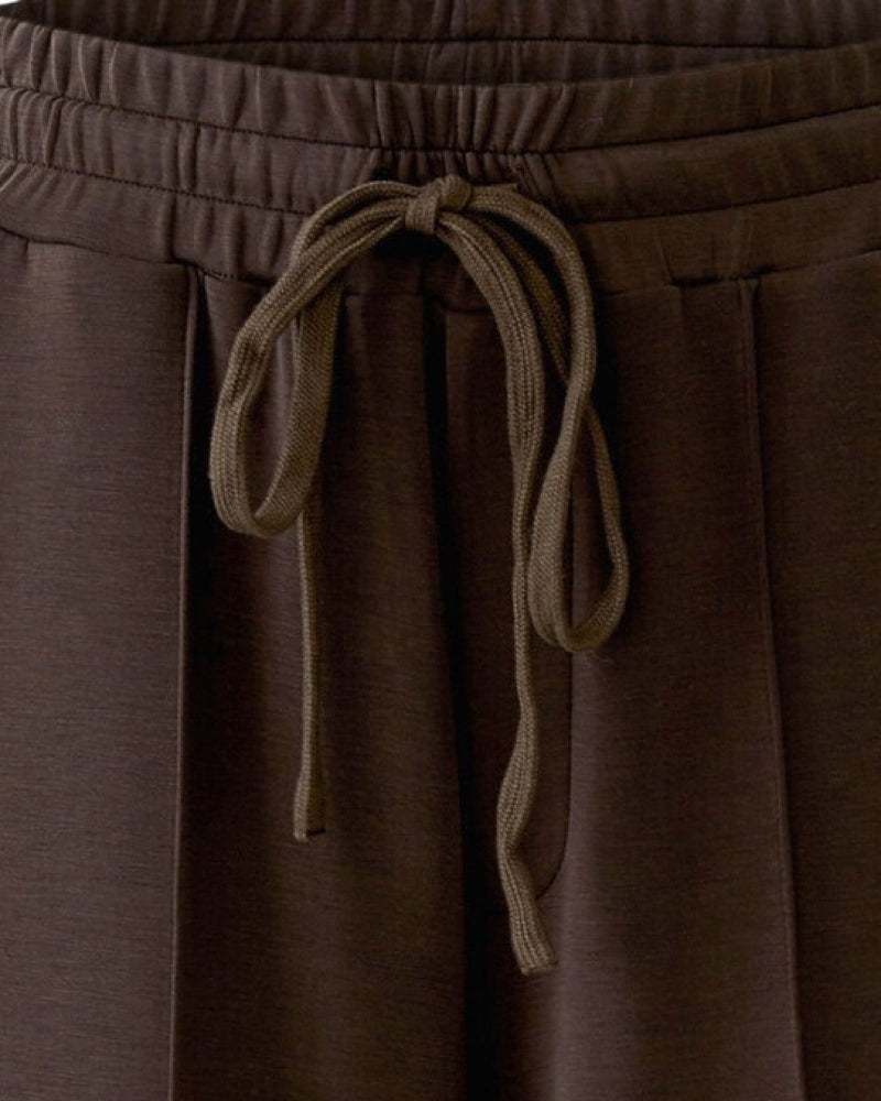 Oui Marlene Trousers in Brown detail view