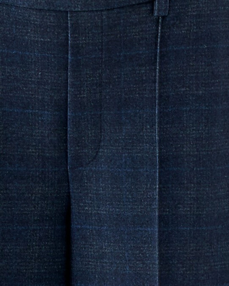 Oui Mid Rise Trousers in navy fabric detail