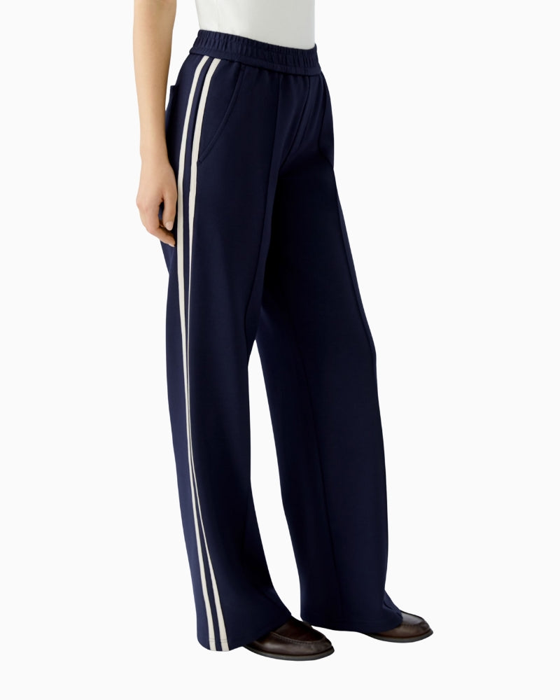 Side view showing sporty contrast stripe