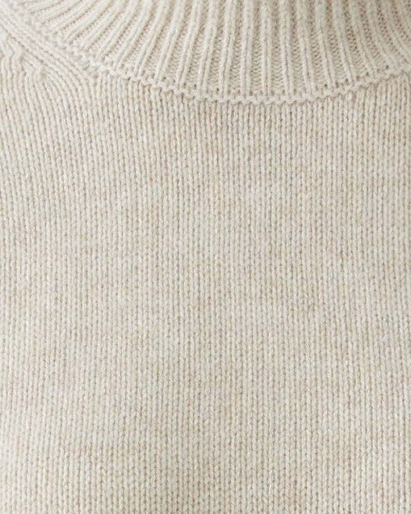 Oui Poloneck Pullover in light beige fabric detail
