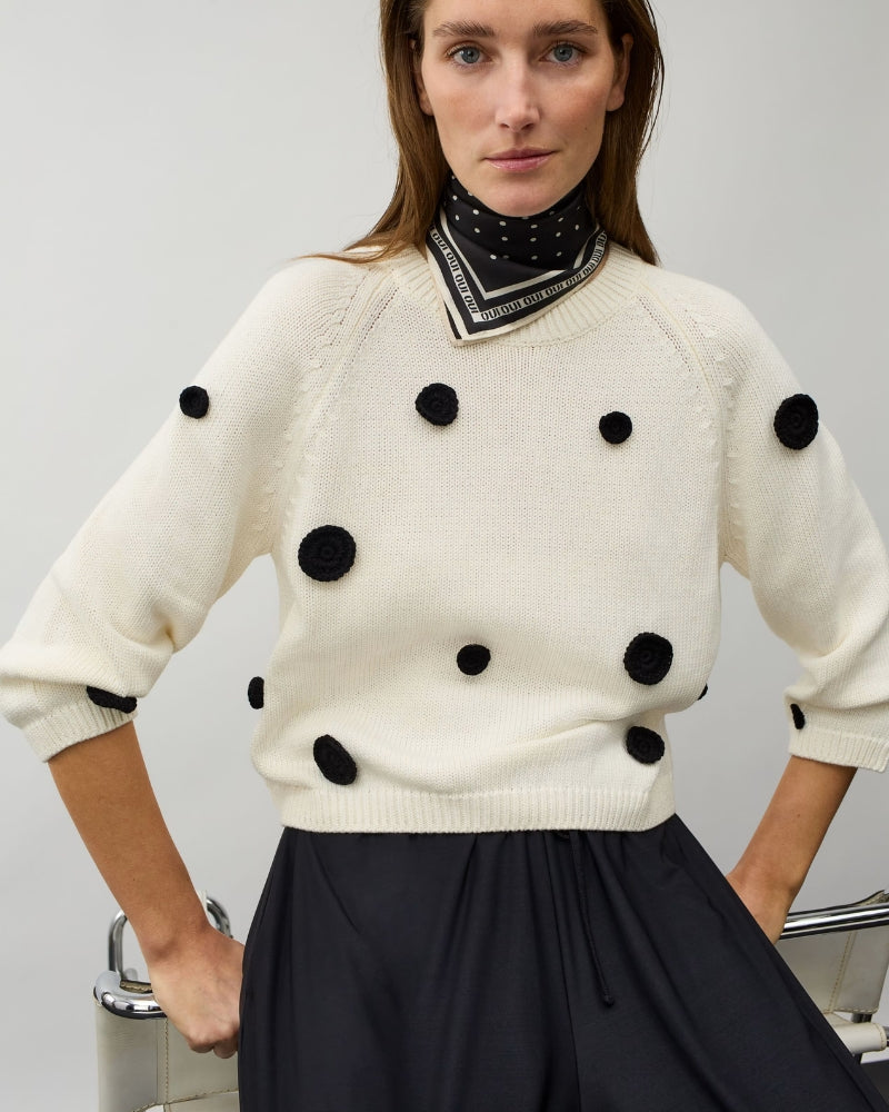 Oui Pullover in white and black raglan sleeve detail