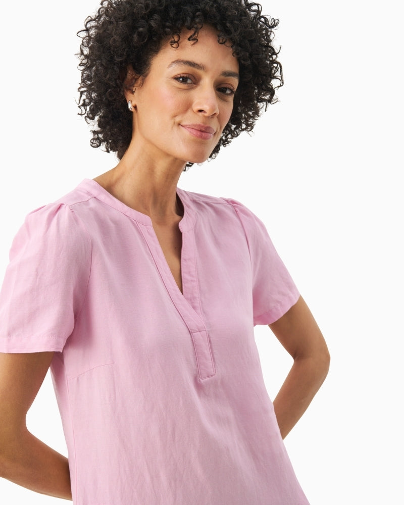 Woman wearing Part Two Amina linen dress soft pink close-up – Áines Boutique