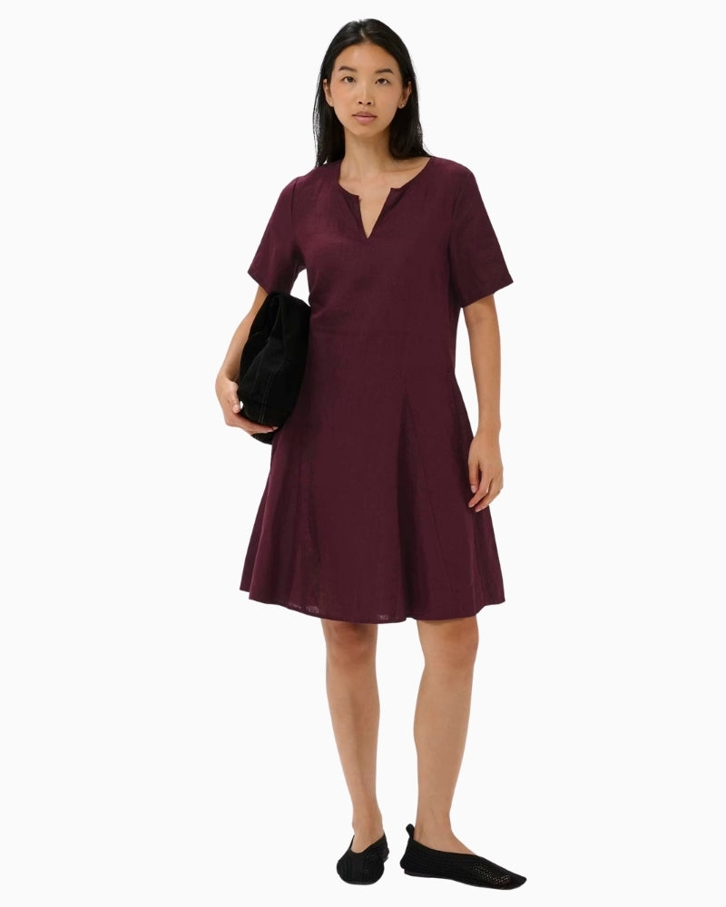 Woman wearing Part Two Amina linen dress – Áines Boutique