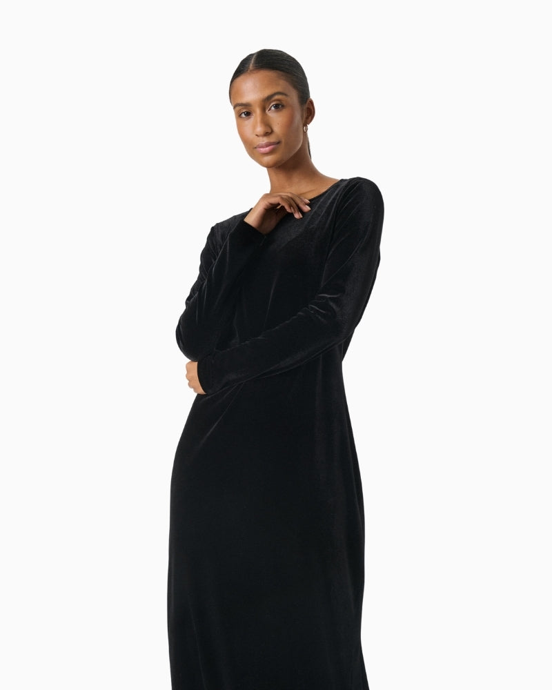 Side view showing gentle stretch and flattering shape