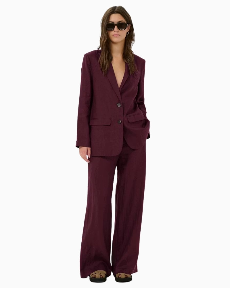 Woman wearing Part Two Ninnes linen trousers – Áines Boutique
