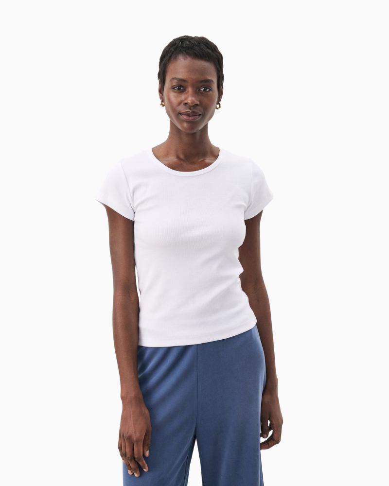 Model wearing classic white cotton t-shirt with short sleeves