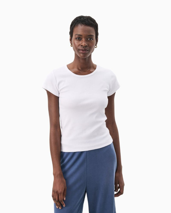 Model wearing classic white cotton t-shirt with short sleeves