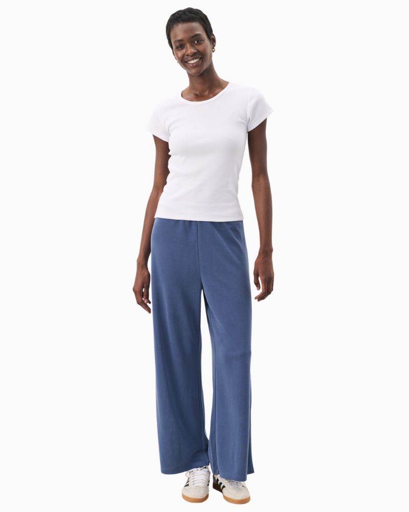 Model wearing classic white cotton t-shirt with short sleeves