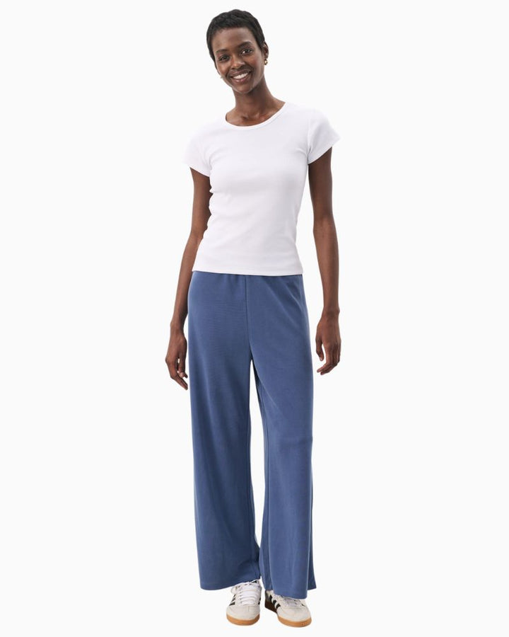 Model wearing classic white cotton t-shirt with short sleeves