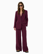 Woman wearing Part Two Nyanpw Linen Blazer full length – Áines Boutique