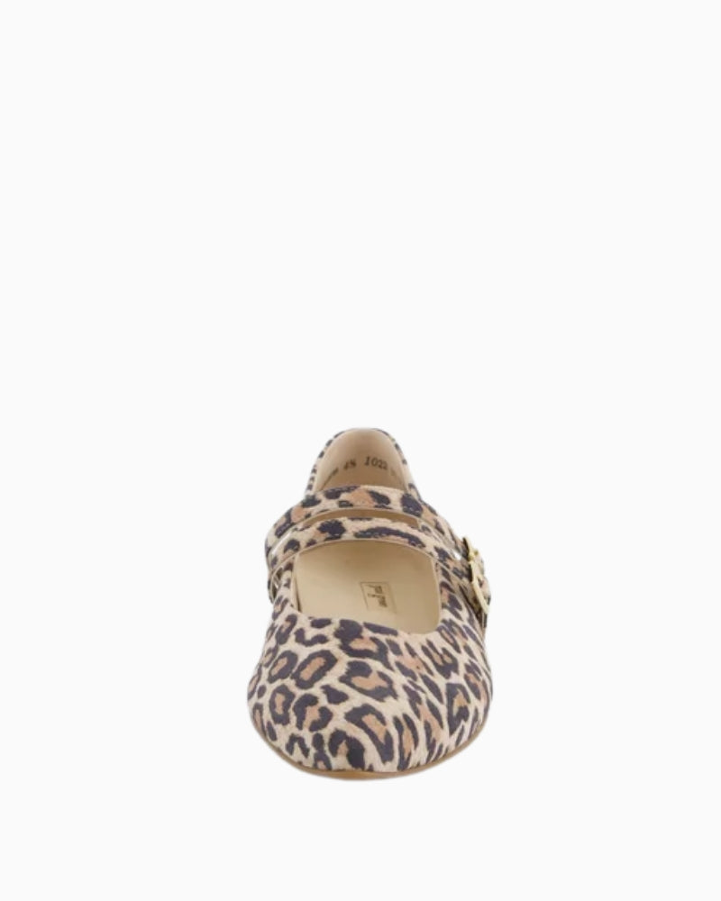 Front view of women’s leather ballerinas showing slim rubber sole