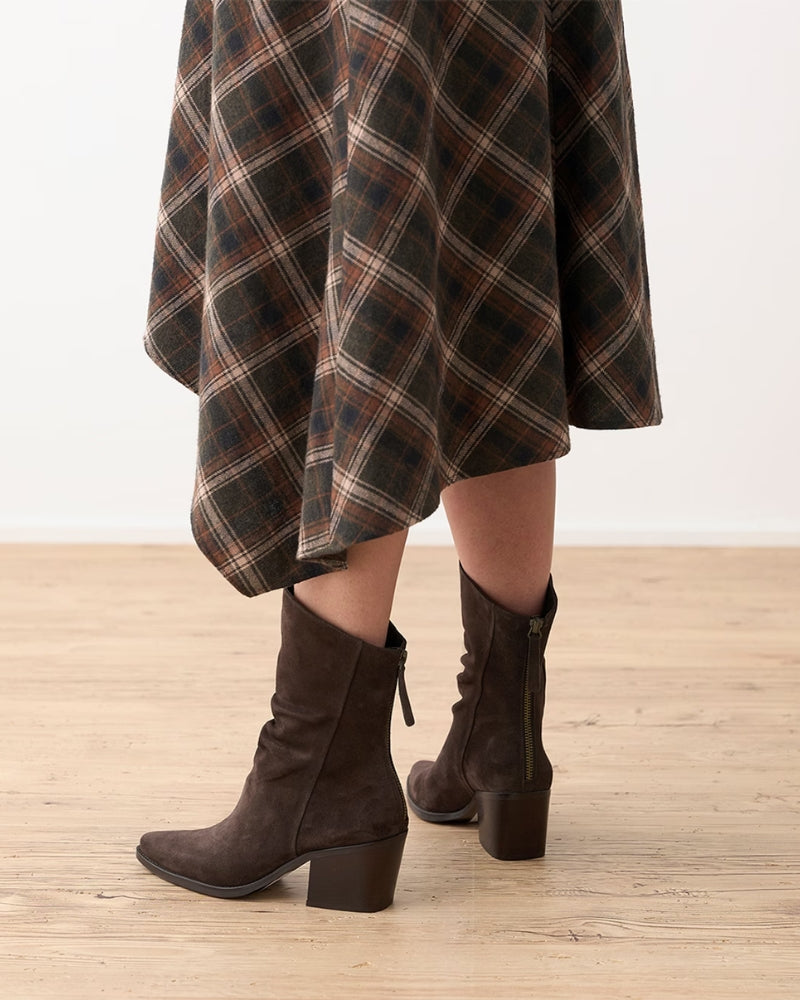 Paul Green Ankle Boot brown suede pointed toe detail
