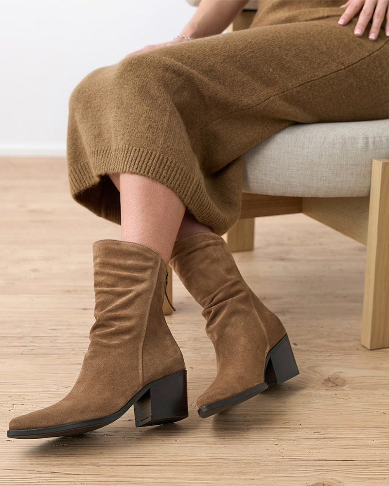 Paul Green Ankle Boot tan suede pointed toe detail