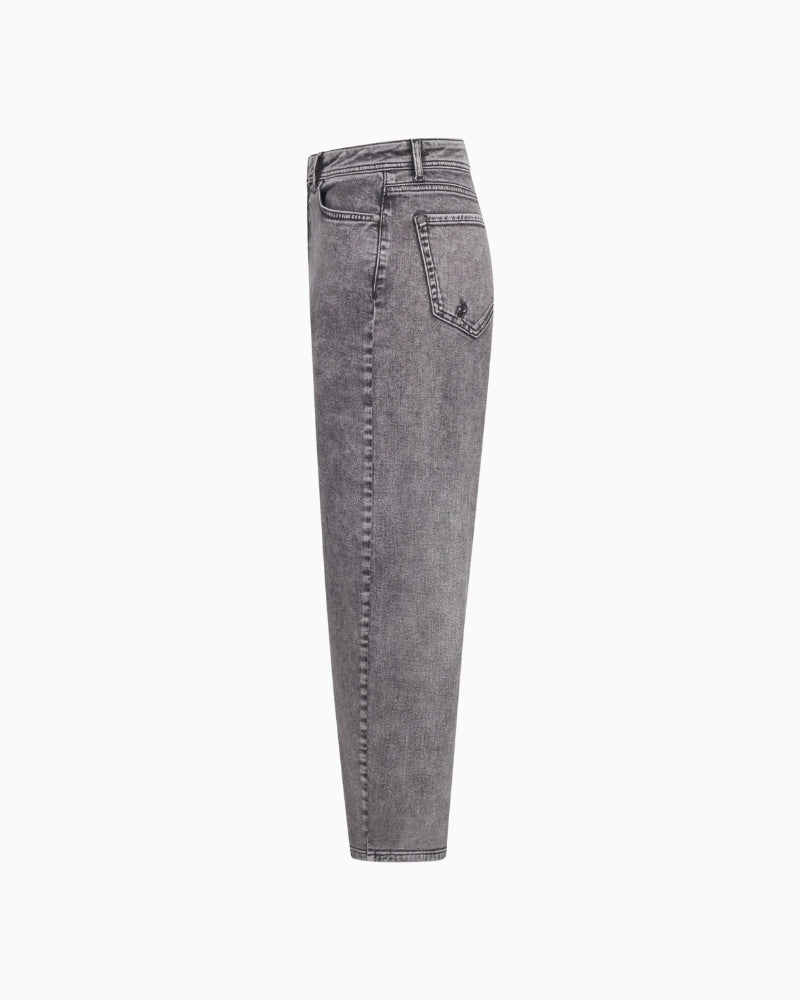 Side view of Hanni jeans showing relaxed fit and 7/8 length