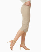 Robell Bella 05 shorts, side view highlighting straight fit – Áines Boutique