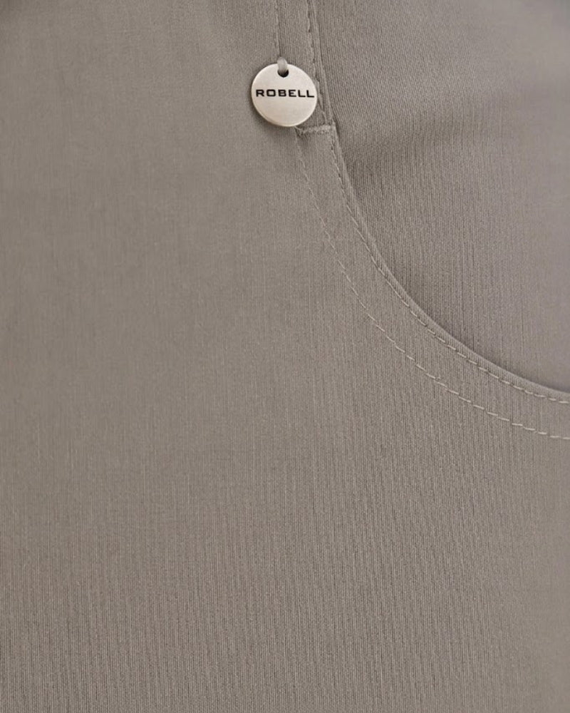 Robell Bella 09 trousers taupe tag detail
