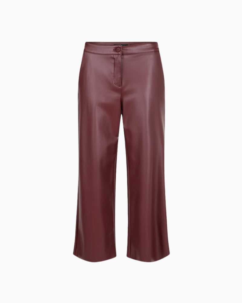 Robell Cloe Faux Leather Cropped Trousers in Burgundy waistband and closure detail