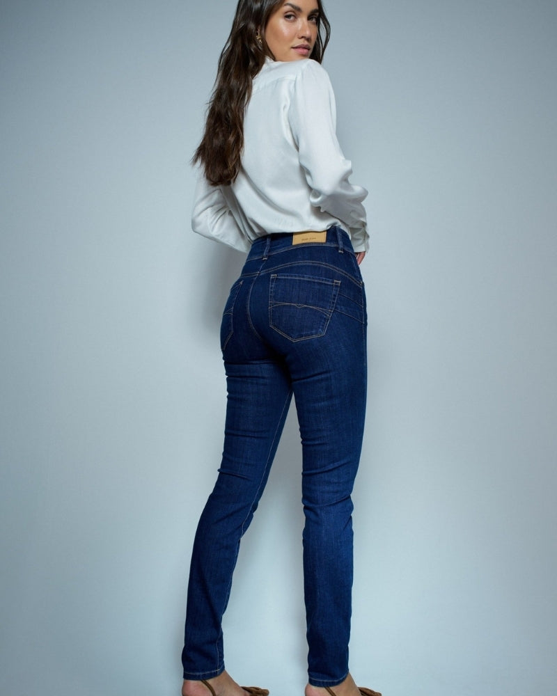 Side view of skinny jeans with slim leg and push-up effect darts