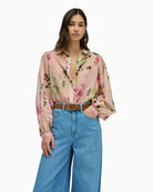 Woman wearing Salsa pink floral cotton shirt, close-up front view – Áines Boutique