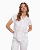 Woman wearing Tina Rossa white short sleeve shirt front view – Áines Boutique