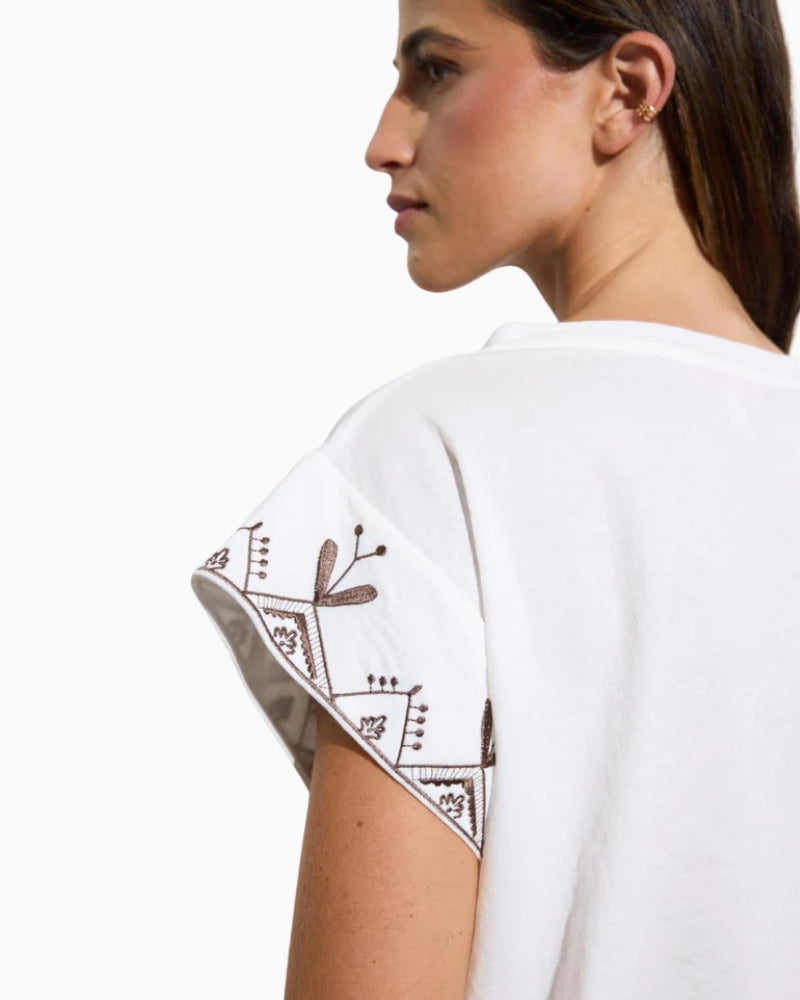 Tinta Blanca T-Shirt in off white sleeve embroidery detail