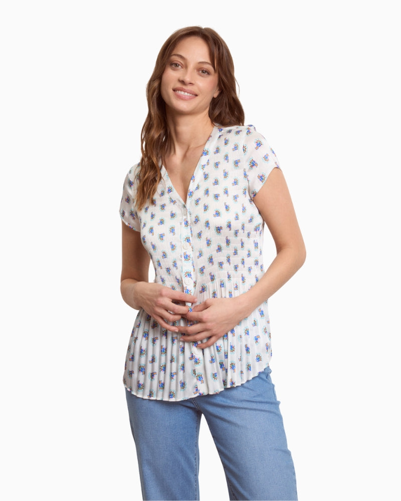 Tinta Giglio off-white V neck blouse, front view on model – Áines Boutique