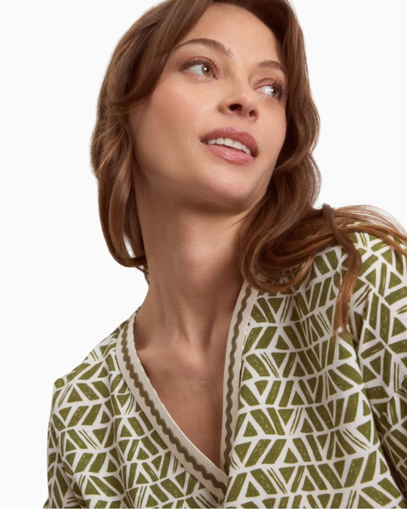 Tinta Juno-Tinos short sleeve blouse khaki neckline detail