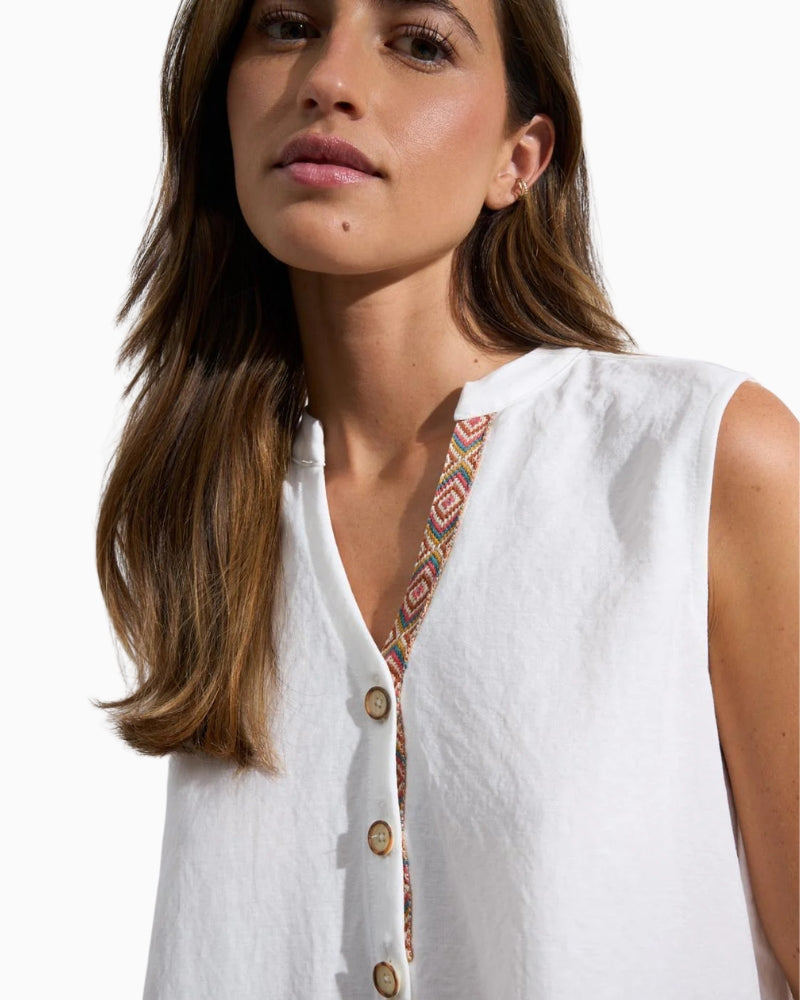 Tinta Ruta stretch knit blouse off white neckline detail