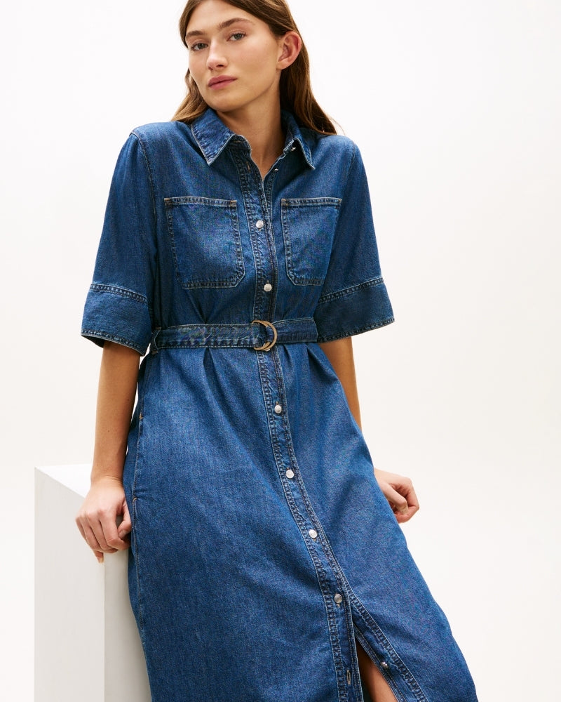 Waist belt and fit & flare silhouette detail – Áines Boutique