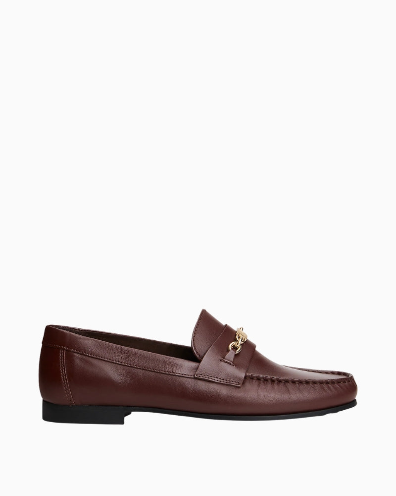Tommy Hilfiger loafers side view gold chain detail – Áines Boutique
