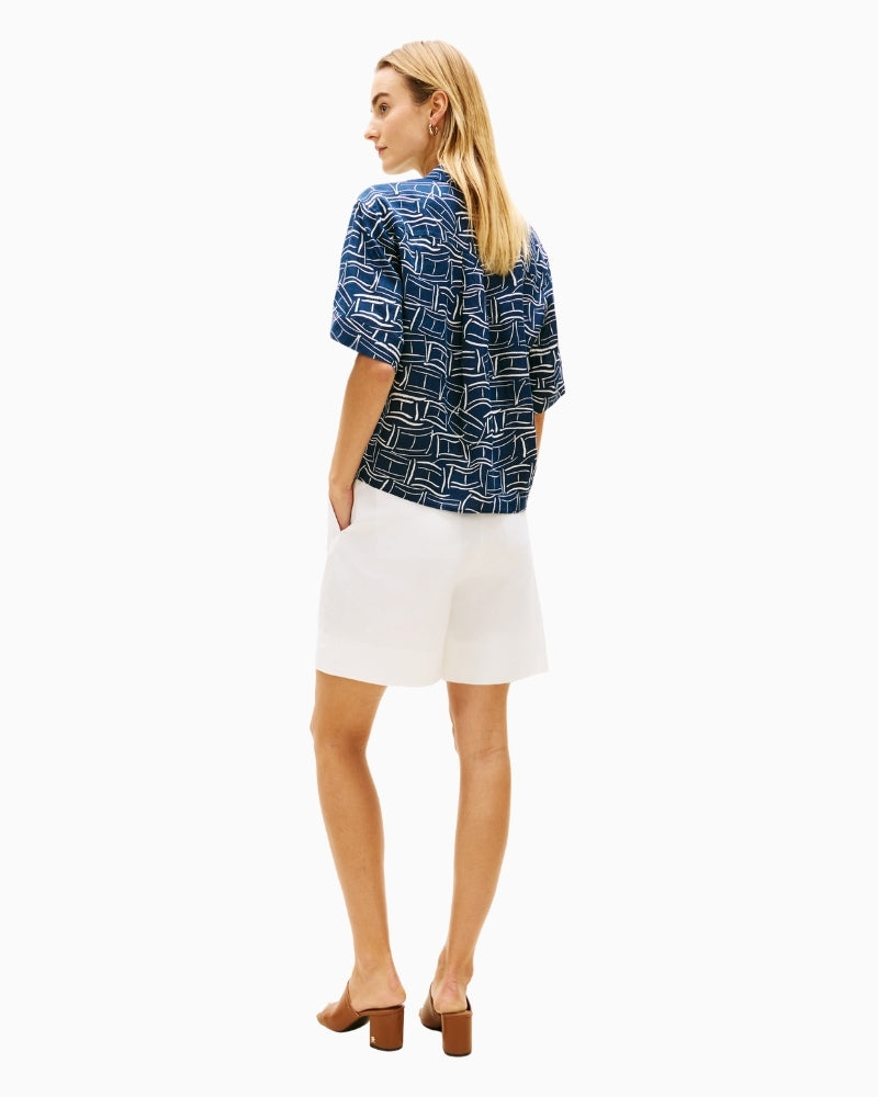 Short sleeve linen shirt styled with white trousers – Áines Boutique